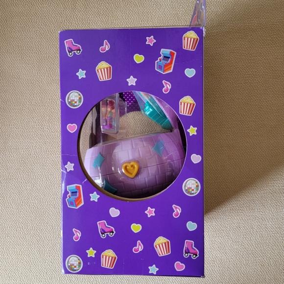 POLLY POCKET Double Play Skating Compact - Picture 4 of 7